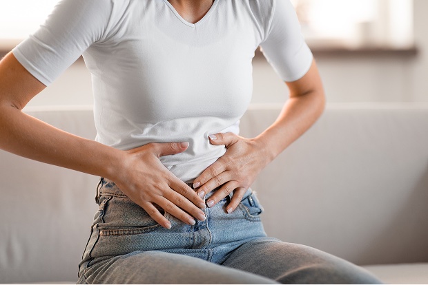 Mani su addome dolore pancia