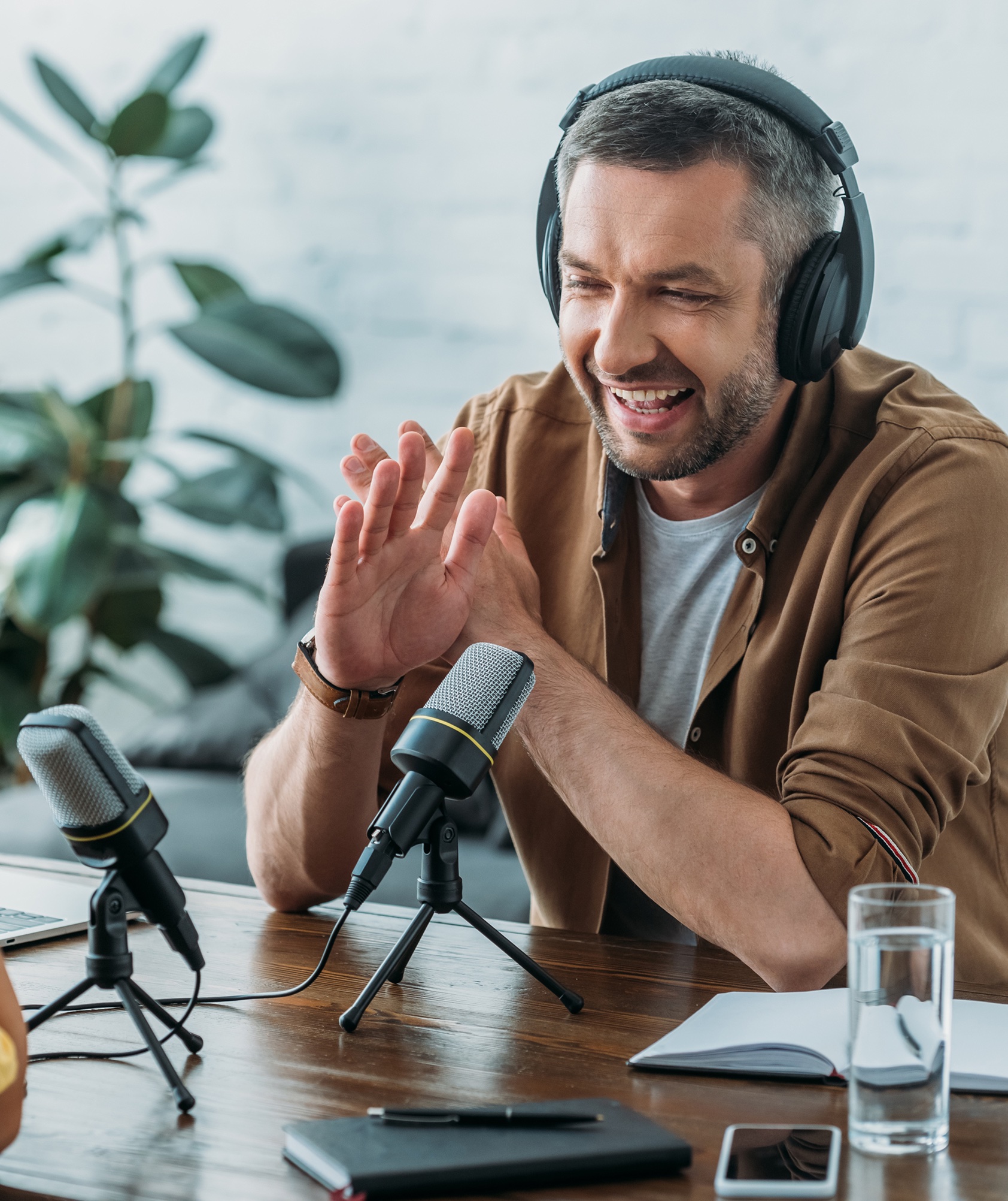 Speaker radiofonico sforza voce cause raucedine