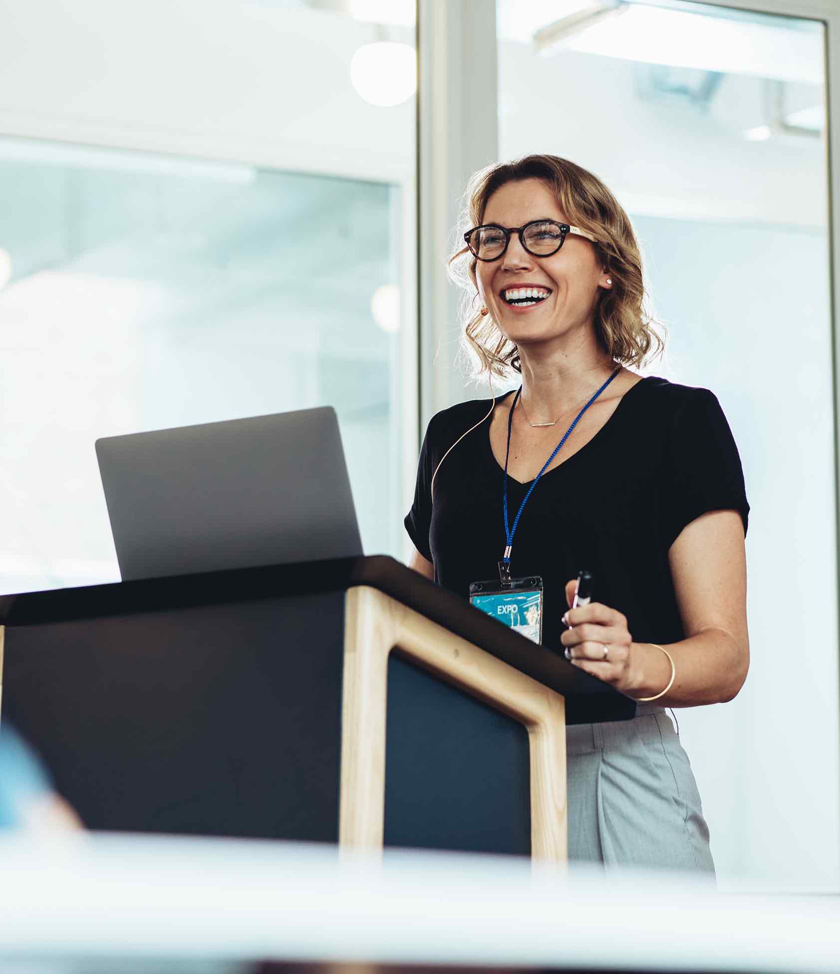 Ragazza parla in pubblico